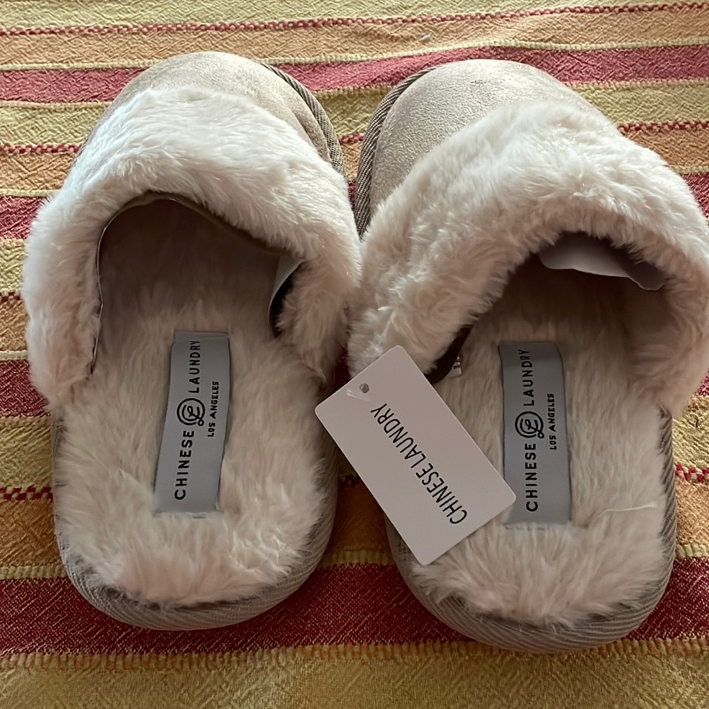 Chinese Laundry Slippers Size XS-S